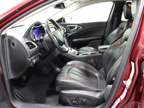 Used 2017 Chrysler 200 Limited Platinum FWD image 3