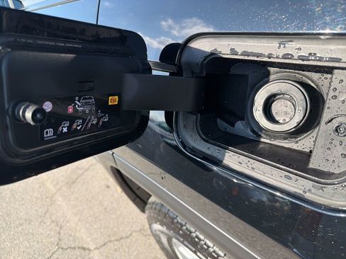 Used 2025 Jeep Grand Cherokee Laredo image 14