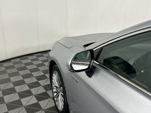 Used 2019 Toyota Avalon Limited image 16