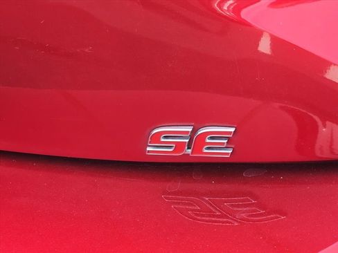 Used 2022 Toyota Corolla SE w/ SE Preferred Package image 14