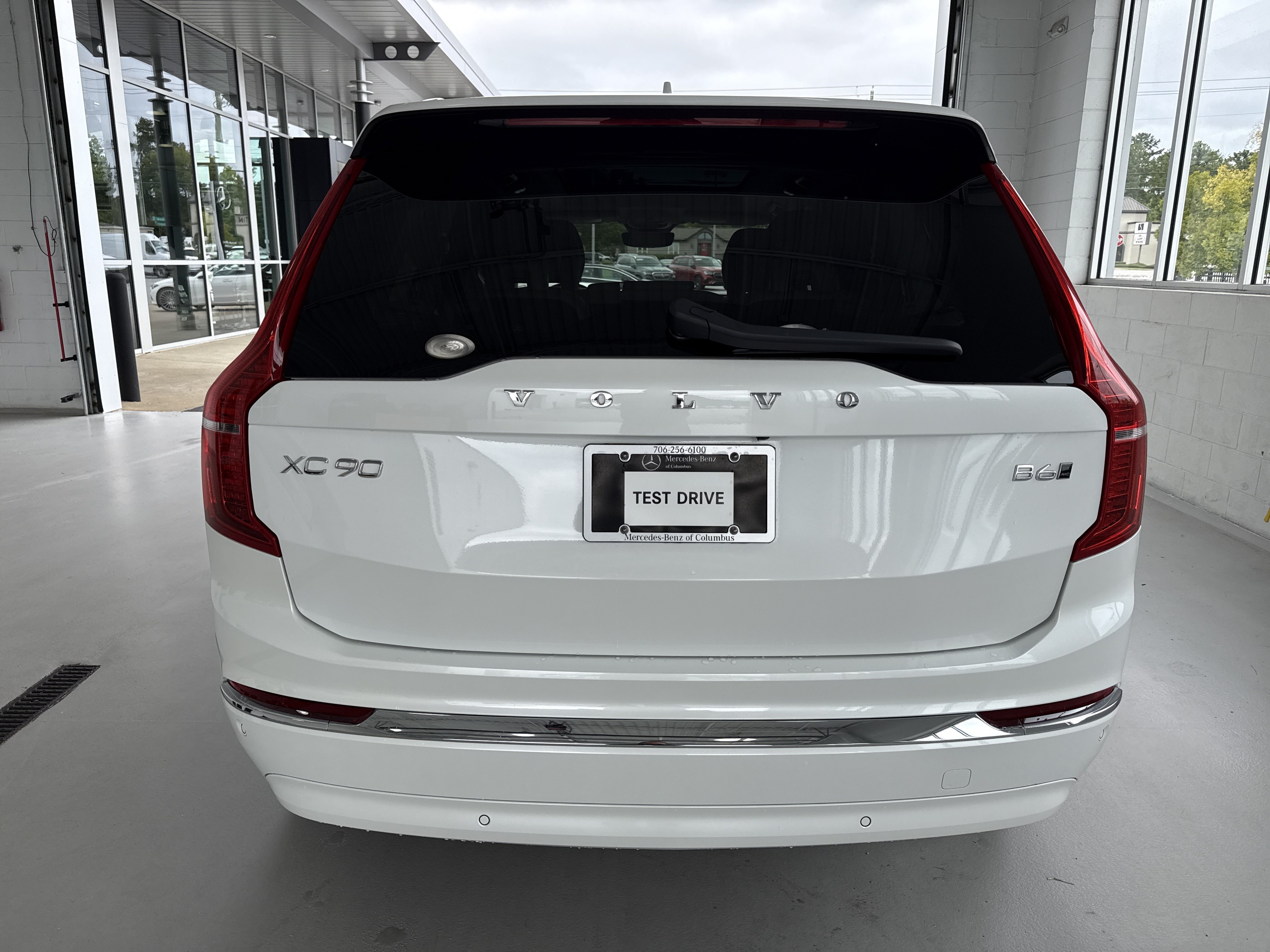 Used 2025 Volvo XC90 B6 Ultra w/ Protection Package AWD/4WD image 9
