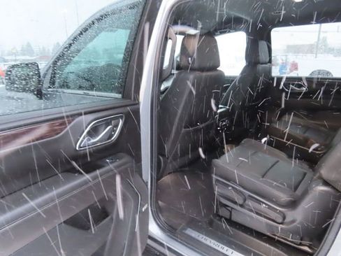 Used 2024 Chevrolet Suburban LT w/ Luxury Package image 20