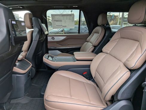 New 2026 Lincoln Navigator L Black Label AWD/4WD image 15