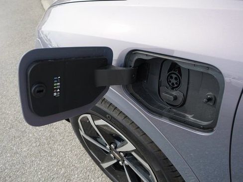 New 2025 Chevrolet Equinox EV LT image 12