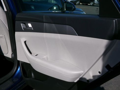 Used 2017 Hyundai Sonata SE w/ Winter Weather Package image 29