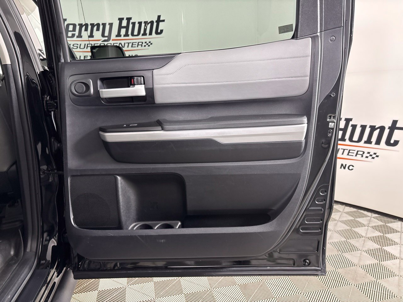 Used 2018 Toyota Tundra Limited AWD/4WD image 23
