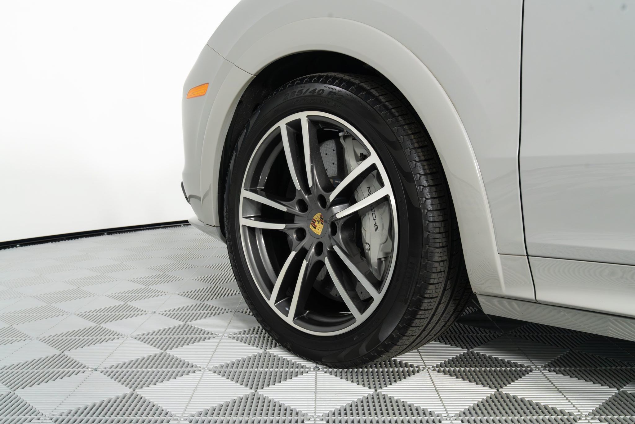 Used 2022 Porsche Cayenne Turbo AWD/4WD image 18