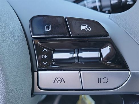 New 2025 Hyundai Elantra SE image 9