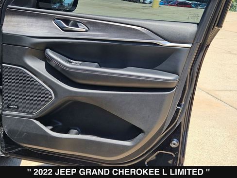 Used 2022 Jeep Grand Cherokee L Limited RWD image 32
