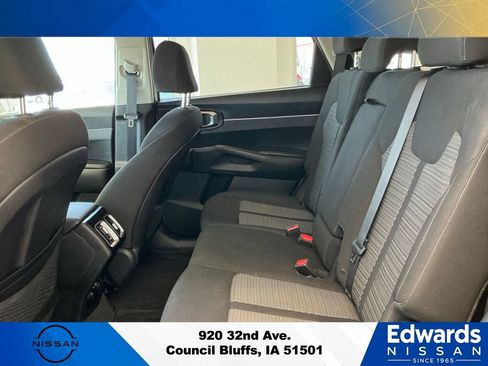 Used 2022 Kia Sorento LX FWD image 15
