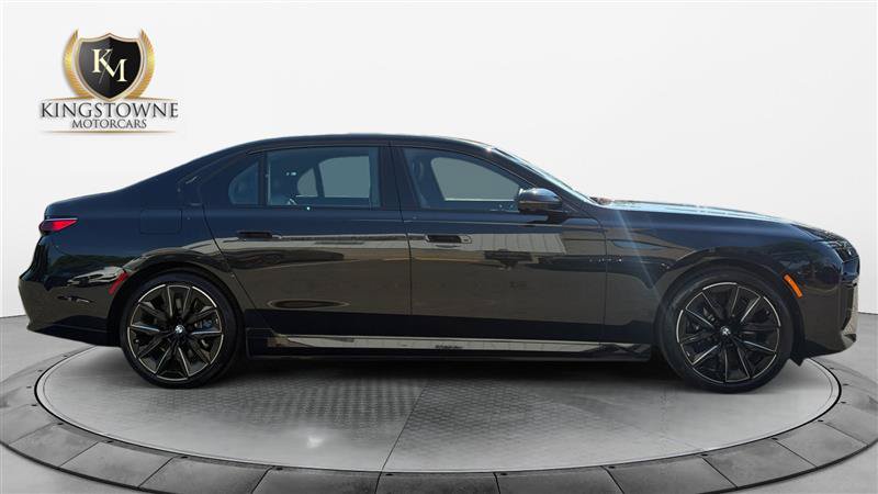 Used 2023 BMW i7 xDrive60 AWD/4WD image 6