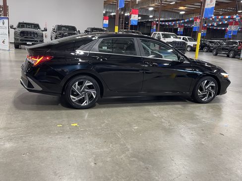 Used 2025 Hyundai Elantra SEL FWD image 6