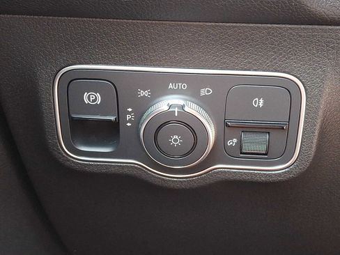 Used 2023 Mercedes-Benz GLB 35 AMG 4MATIC image 23