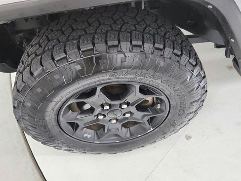 Used 2023 Jeep Gladiator Sport AWD/4WD image 38