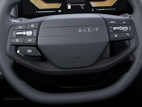 New 2025 Kia K4 LXS image 22