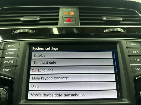 Used 2017 Volkswagen Golf SEL image 31