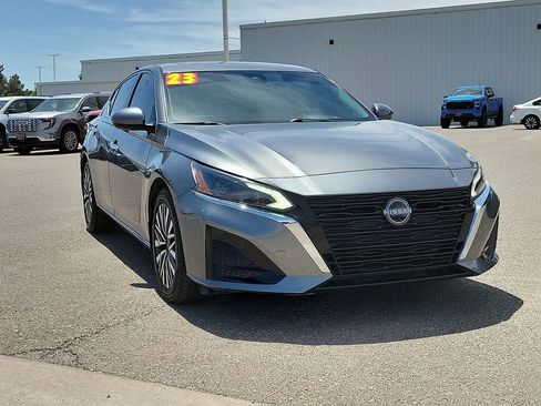 Used 2023 Nissan Altima 2.5 SV w/ SV Premium Package FWD image 2