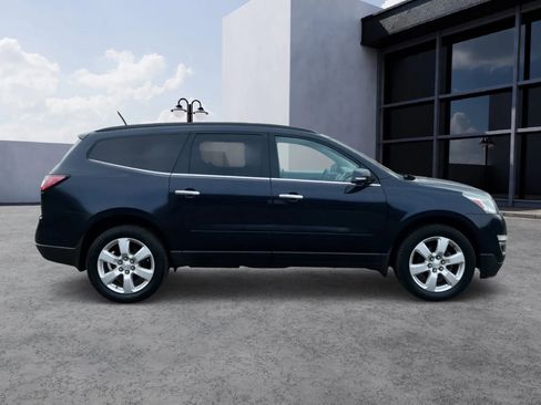 Used 2017 Chevrolet Traverse LT w/ Style and Technology Package FWD image 6