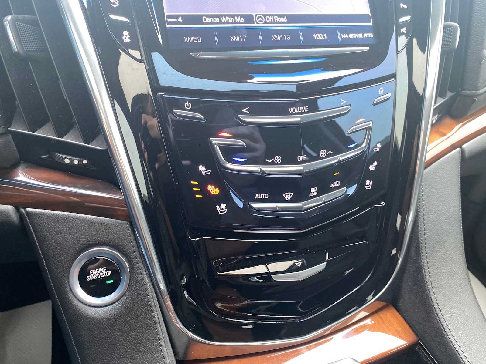 Used 2017 Cadillac Escalade Luxury AWD/4WD image 25
