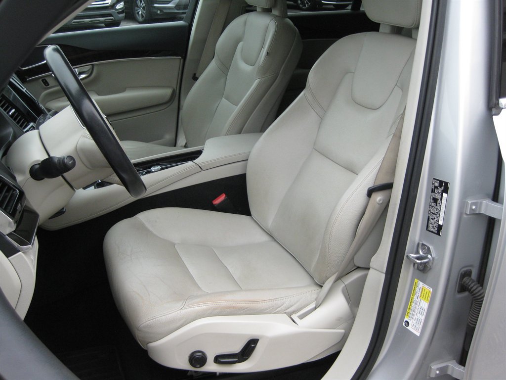 Used 2018 Volvo XC90 T6 Momentum w/ Convenience Package AWD/4WD image 14