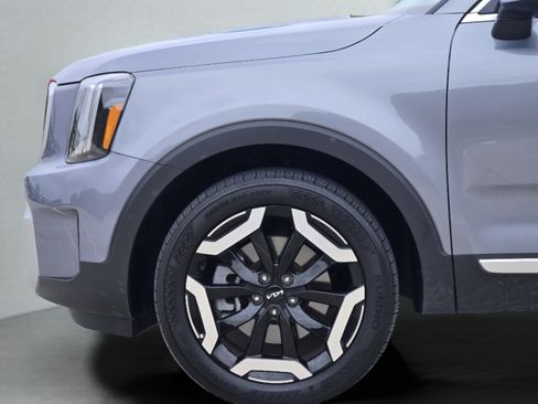 Used 2025 Kia Telluride S FWD image 31