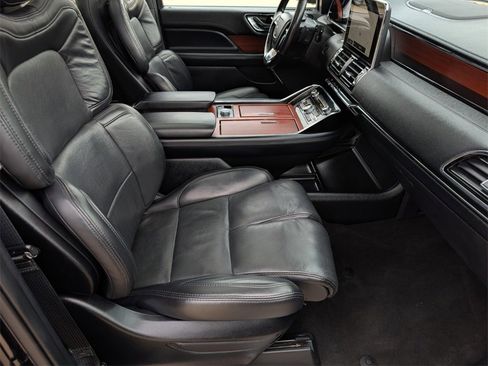 Used 2021 Lincoln Navigator Reserve image 34