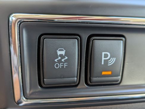 Used 2021 Nissan Titan SV w/ SV Convenience Package image 26