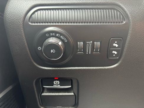 Used 2024 Jeep Wagoneer Series II w/ Flexible Seating Group image 15