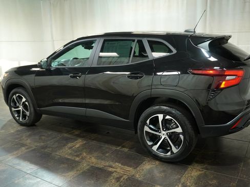 Used 2025 Chevrolet Trax RS w/ Driver Confidence Package FWD image 7