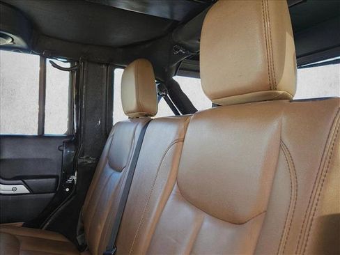 Used 2014 Jeep Wrangler Unlimited Rubicon w/ Connectivity Group image 19