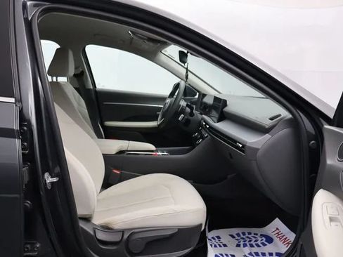 Used 2025 Hyundai Sonata SEL FWD image 16