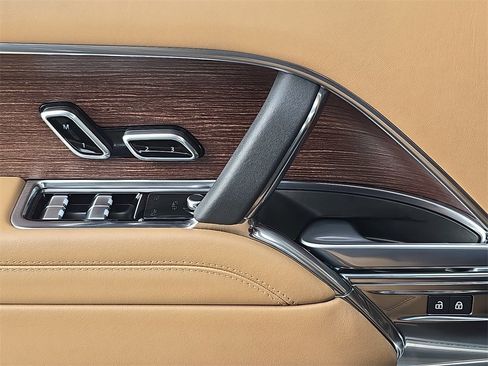 Certified 2023 Land Rover Range Rover Long Wheelbase Autobiography image 30