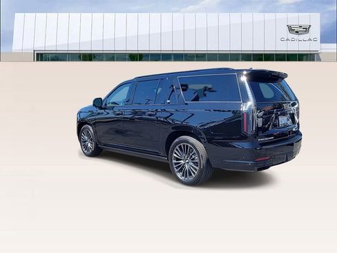 Used 2025 Cadillac Escalade ESV Sport Platinum image 6