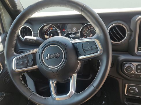 Used 2023 Jeep Wrangler Unlimited Sahara w/ Cold Weather Group AWD/4WD image 21