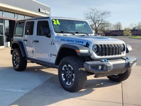 Used 2024 Jeep Wrangler Unlimited Rubicon 4xe w/ Technology Group AWD/4WD image 3