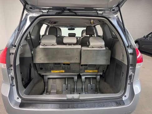 Used 2014 Toyota Sienna LE image 15