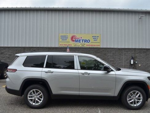 New 2025 Jeep Grand Cherokee L Laredo w/ Luxury Tech Group I image 9