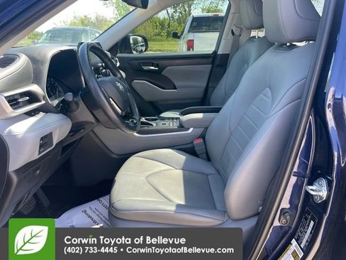 Certified 2021 Toyota Highlander XLE AWD/4WD image 17