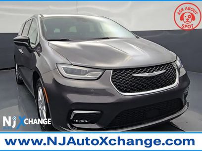 Used 2023 Chrysler Pacifica Touring-L