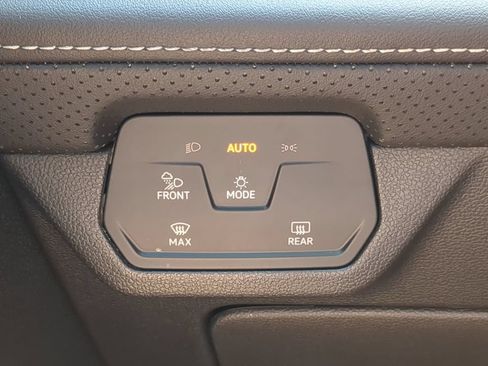 Used 2024 Volkswagen Atlas Cross Sport SE w/ Panoramic Sunroof Package FWD image 29