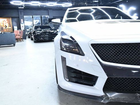 Used 2016 Cadillac CTS V w/ Luxury Package image 28