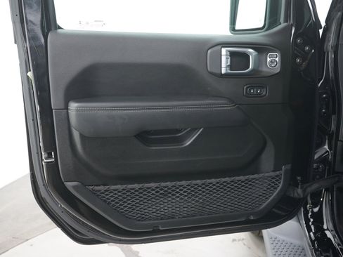 Used 2021 Jeep Wrangler Unlimited Sahara w/ Uconnect 4C Nav & Sound Group AWD/4WD image 19