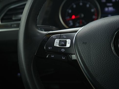 Used 2020 Volkswagen Tiguan SE image 26