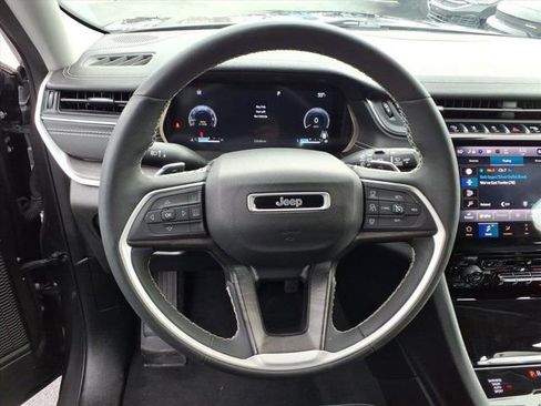 Used 2023 Jeep Grand Cherokee L Limited image 7