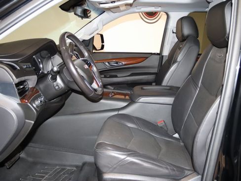 Used 2020 Cadillac Escalade ESV Premium Luxury image 33