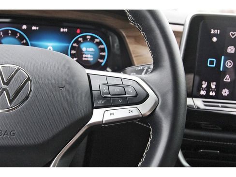 Used 2024 Volkswagen Atlas SE w/ Black Wheel Package image 21