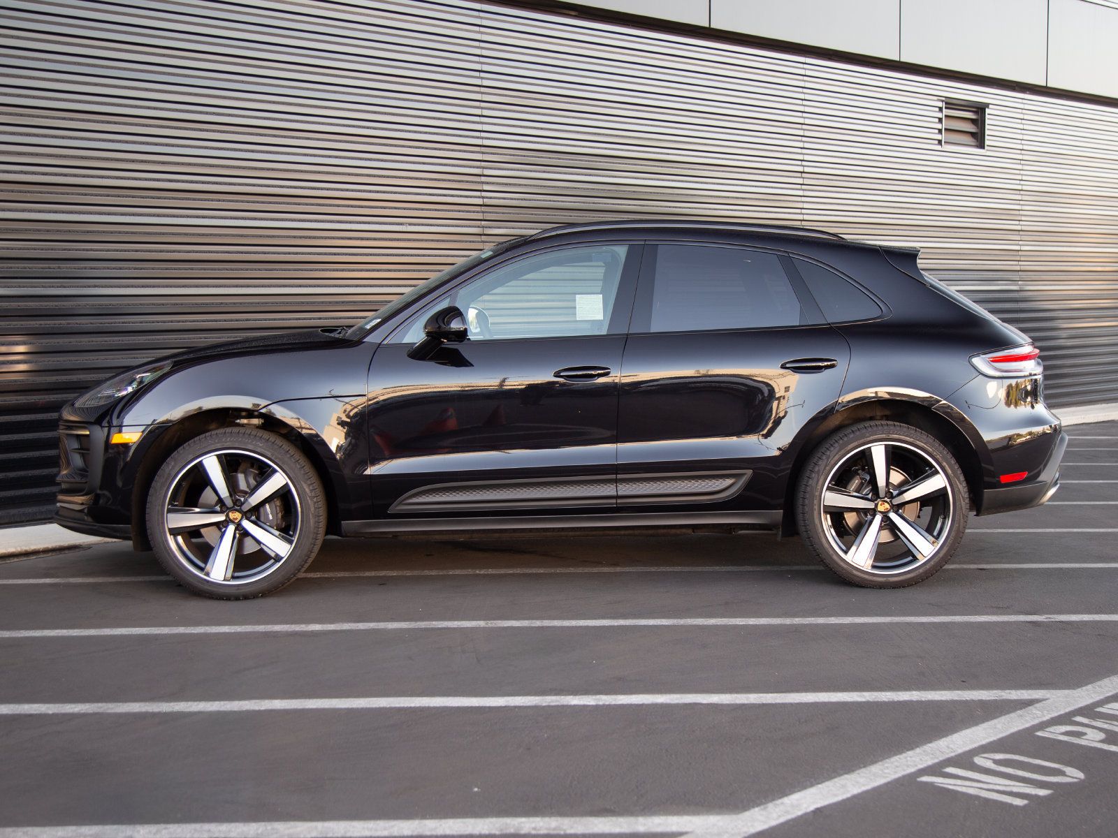 Certified 2026 Porsche Macan AWD/4WD image 2
