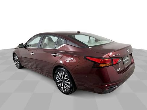 Used 2025 Nissan Altima 2.5 SV FWD image 6