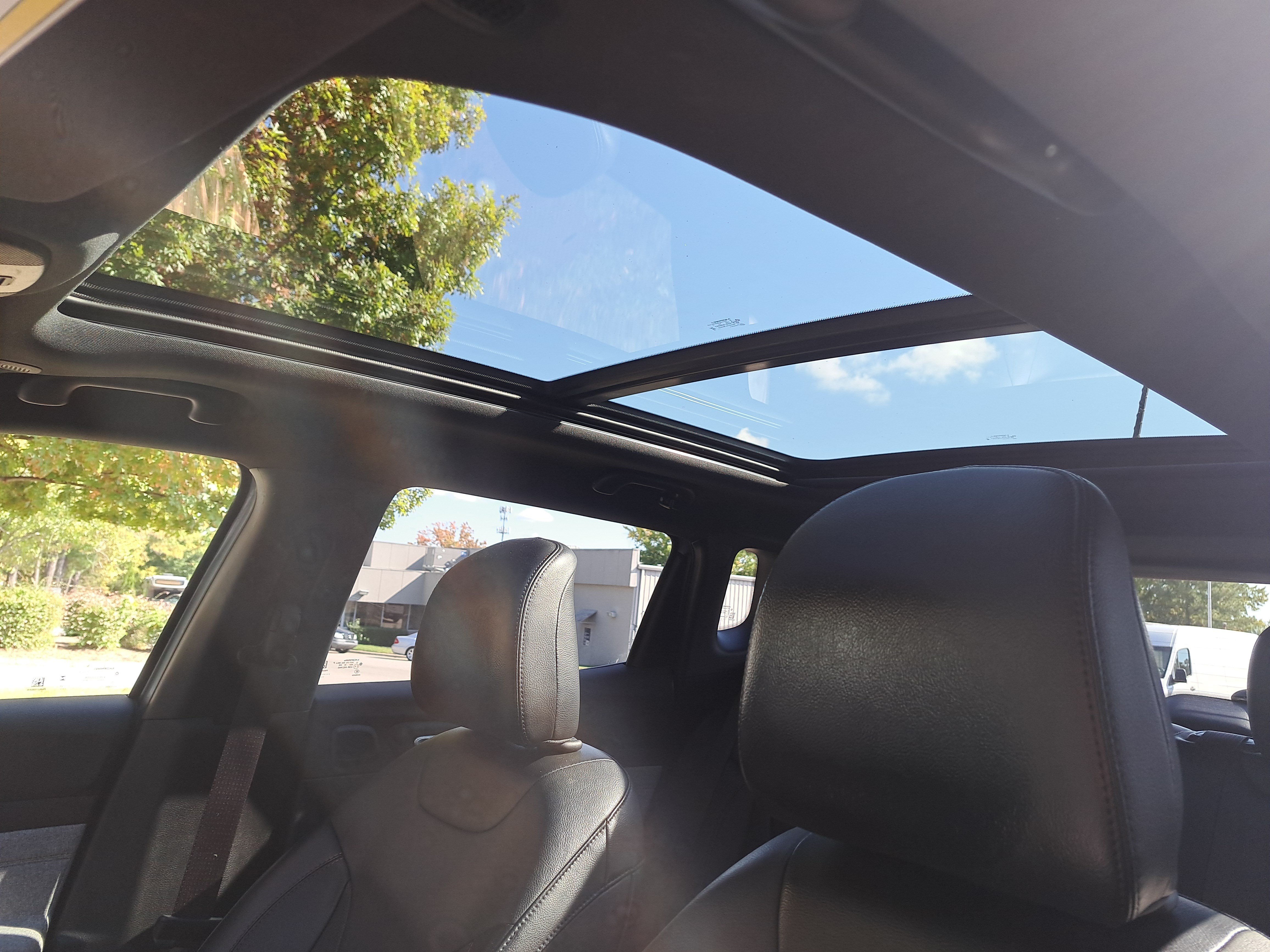 Used 2023 Jeep Compass Latitude w/ Sun and Sound Group AWD/4WD image 21