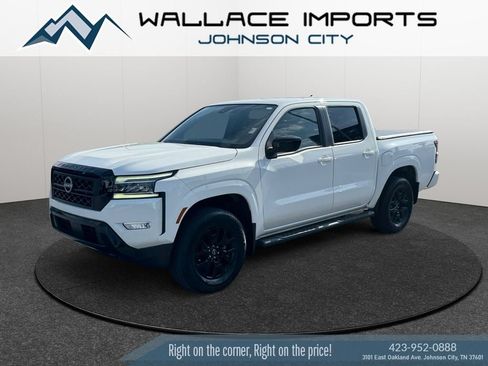 Used 2023 Nissan Frontier SV w/ Midnight Edition Package AWD/4WD image 2